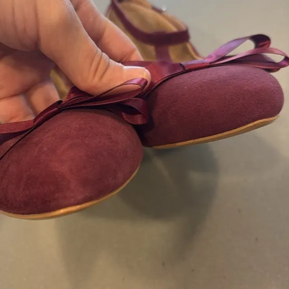 Anthropologie t strap suede burgundy strappy pointed toe flats size 8.5
