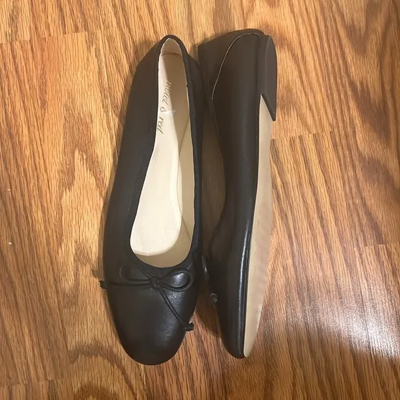 Anthropologie violet &amp; Red  Women's Black Ballet Flats size 9.5