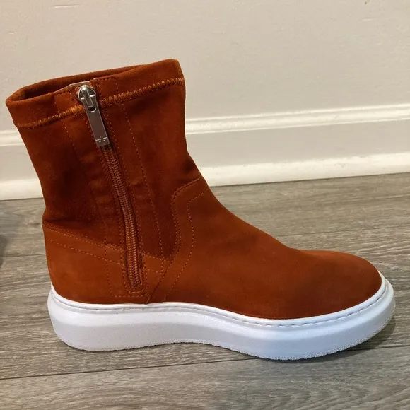 Aquatalia Laina Suede Leather Sneaker Boots Side Zip Size 6.5