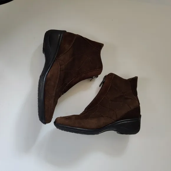 Aquatalia Suede Brown Ankle Boots