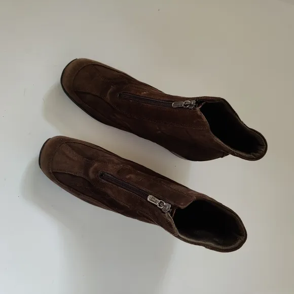 Aquatalia Suede Brown Ankle Boots