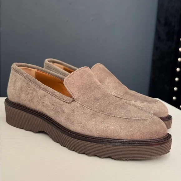 Aquatalia Women’s brown taupe Suede Loafers slip on- like new. US6 made in Italy