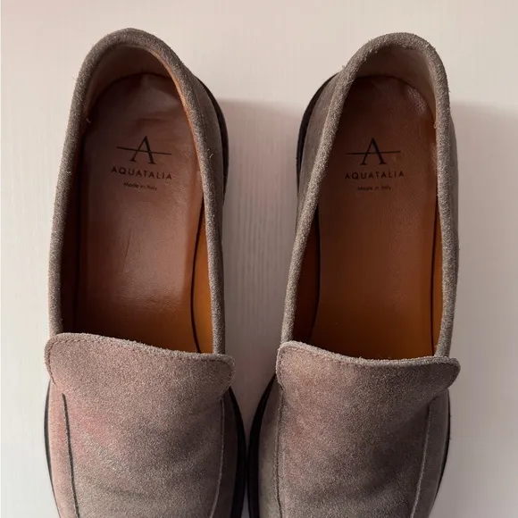 Aquatalia Women’s brown taupe Suede Loafers slip on- like new. US6 made in Italy