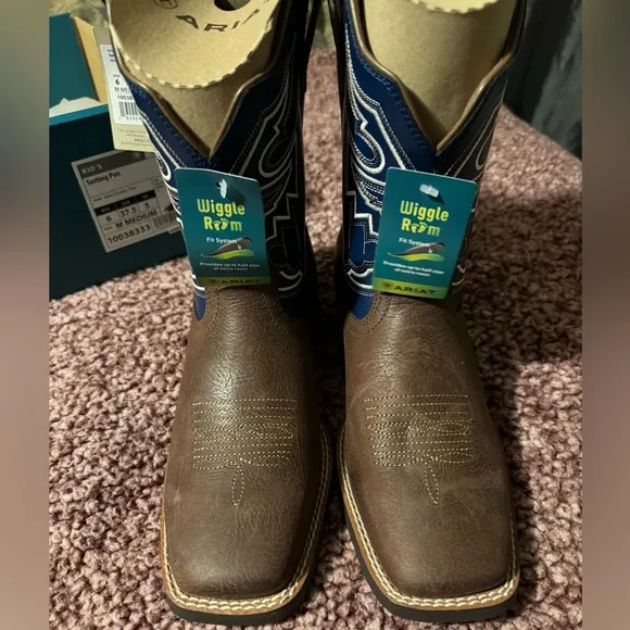 Ariat Cowboy Boots, new in box