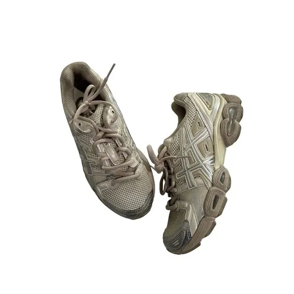 Asics Gel-Nimbus 9 Sneakers in Silver Cream