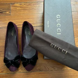 Authentic Gucci Viola Purple Suede Flats with Black Velvet Bow Size 38