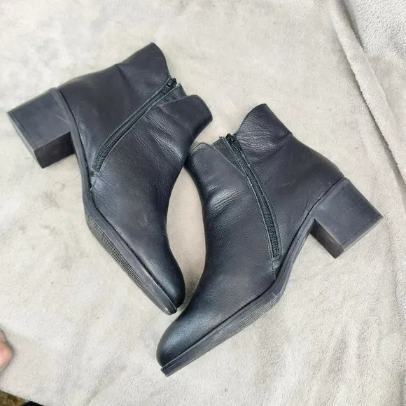 Avellini Shoes Womens Size EU 41 US 10.5 Black Leather Side Zip Ankle Boots