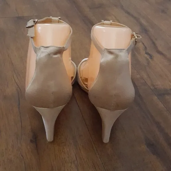 Badgley Mischka Beige Romance T Strap Rhinestone Sculpted Wedges