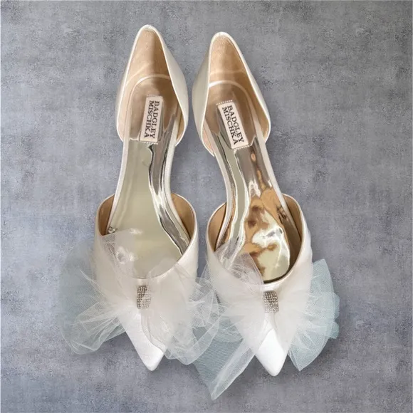Badgley Mischka Fergie, White, Bridal Flats 81/2M, Big Bow and crystal charm.