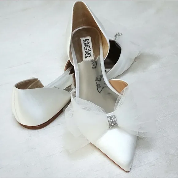 Badgley Mischka Fergie, White, Bridal Flats 81/2M, Big Bow and crystal charm.
