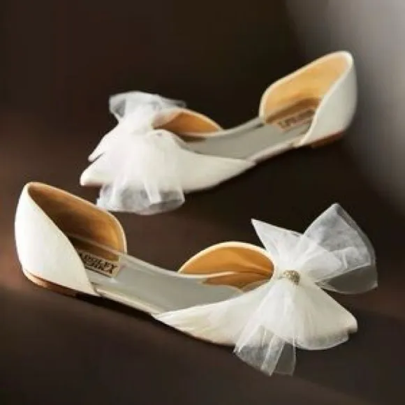 Badgley Mischka Fergie, White, Bridal Flats 81/2M, Big Bow and crystal charm.
