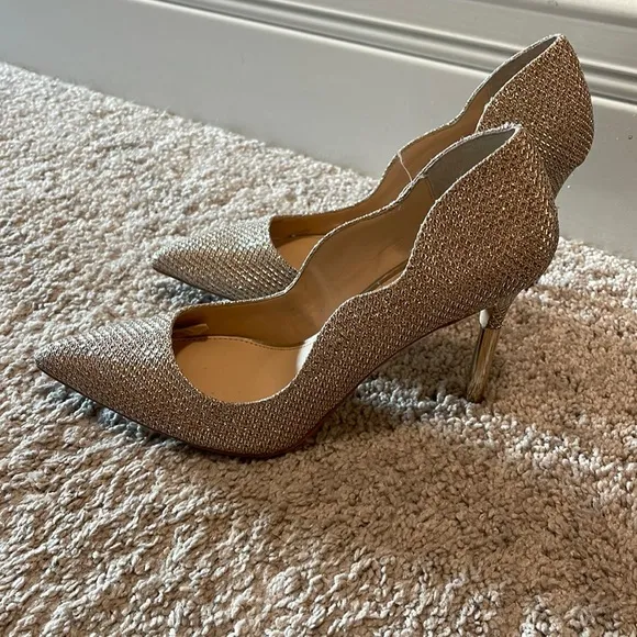 Badgley Mischka Gold High Heels with Pointed Toe and Stiletto Heel