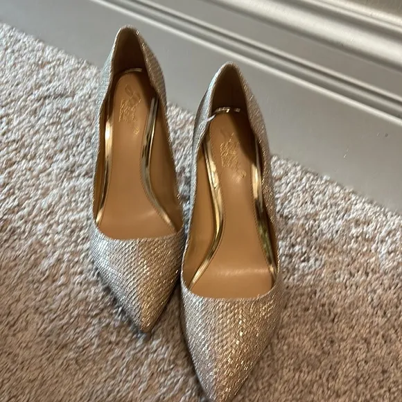 Badgley Mischka Gold High Heels with Pointed Toe and Stiletto Heel