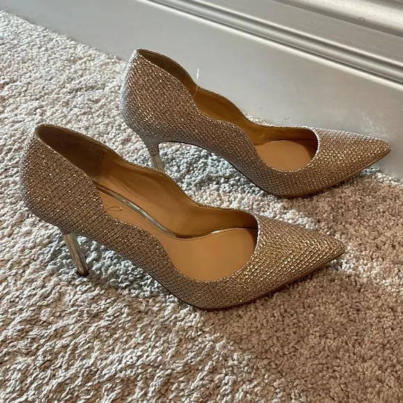 Badgley Mischka Gold High Heels with Pointed Toe and Stiletto Heel
