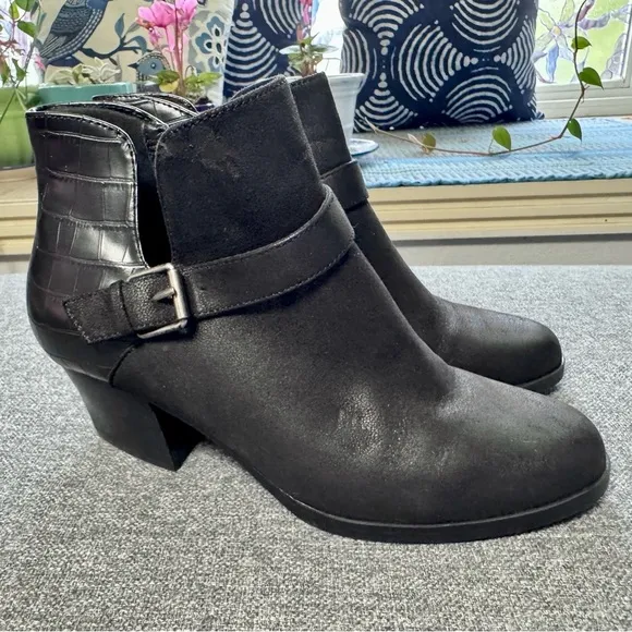 Bare Traps Lane Women’s Lane Black Ankle Booties Boots side zip buckle Size 8