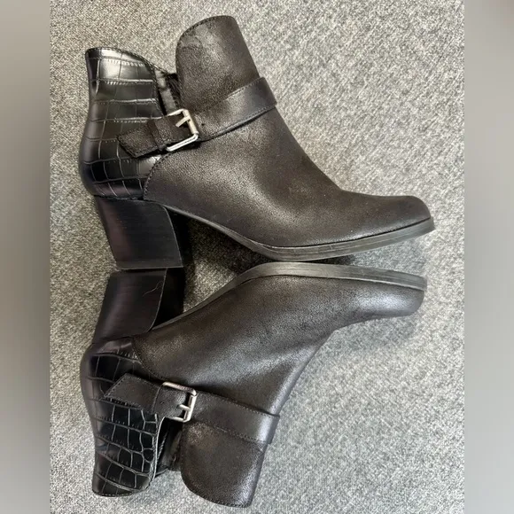 Bare Traps Lane Women’s Lane Black Ankle Booties Boots side zip buckle Size 8