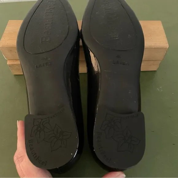 Beautifeel Patent Leather Flats/Low Heels w Buckle Deco