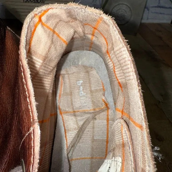 Bed Stu leather chukka boots size 10.5 with flaws