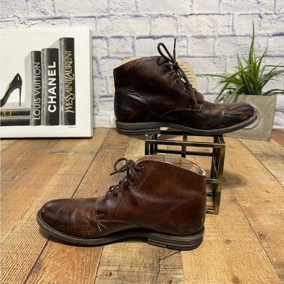 Bed Stu leather chukka boots size 10.5 with flaws