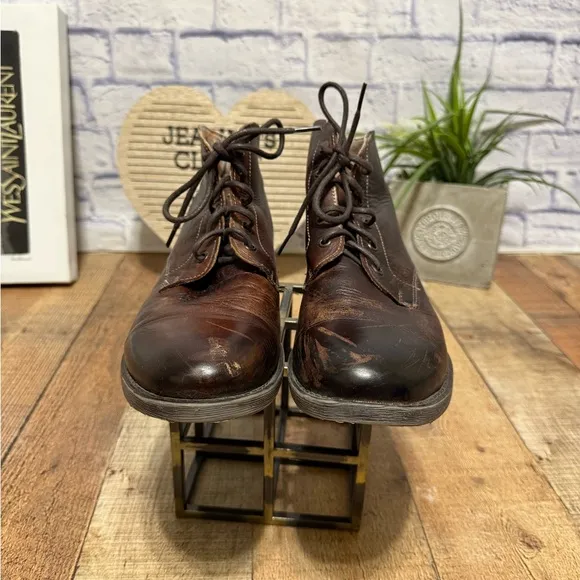 Bed Stu leather chukka boots size 10.5 with flaws