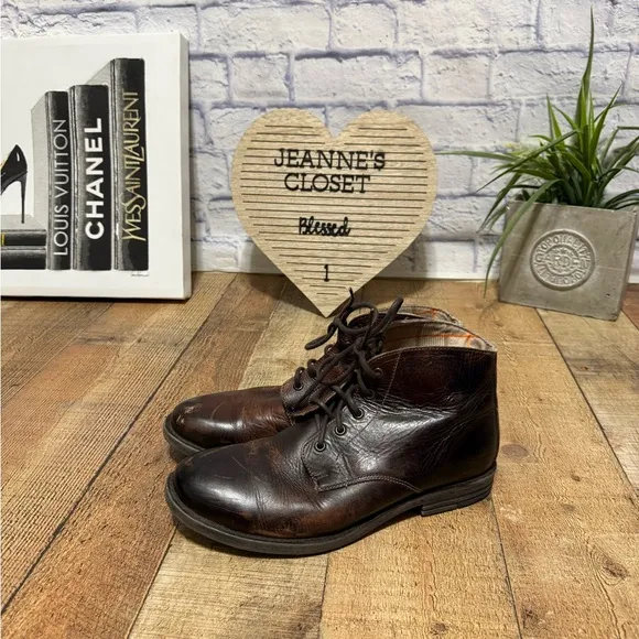 Bed Stu leather chukka boots size 10.5 with flaws
