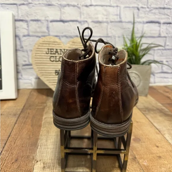Bed Stu leather chukka boots size 10.5 with flaws