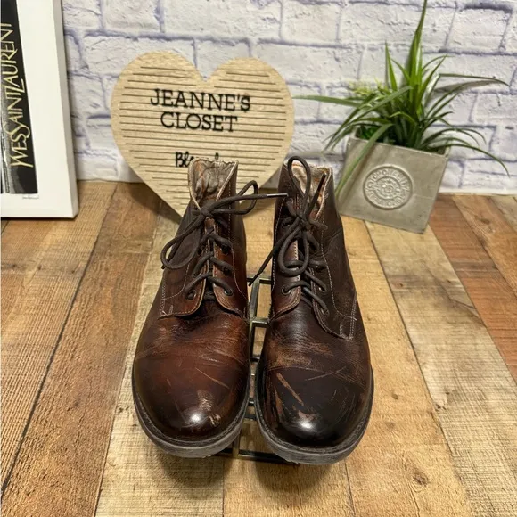 Bed Stu leather chukka boots size 10.5 with flaws