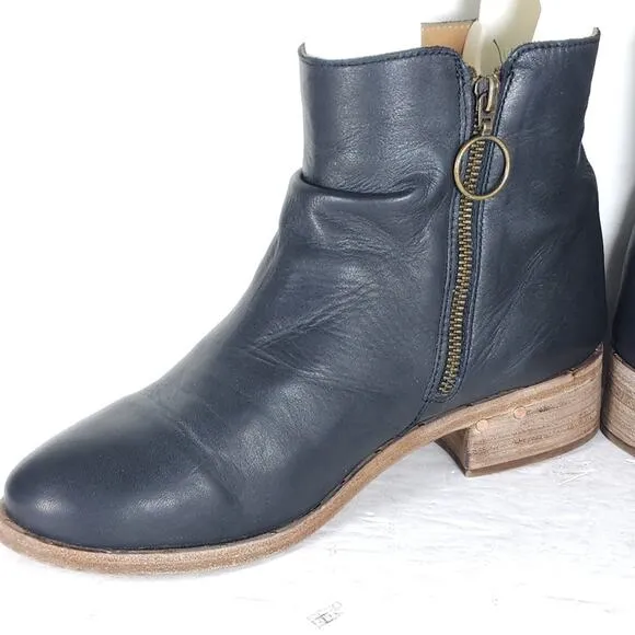 Beek Women's Quail US9 Black Leather Handmade Side Zip Ankle Booties Boots