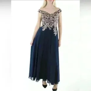 BETSY &amp; ADAM Embellished Long Evening Dress NWT Size 10