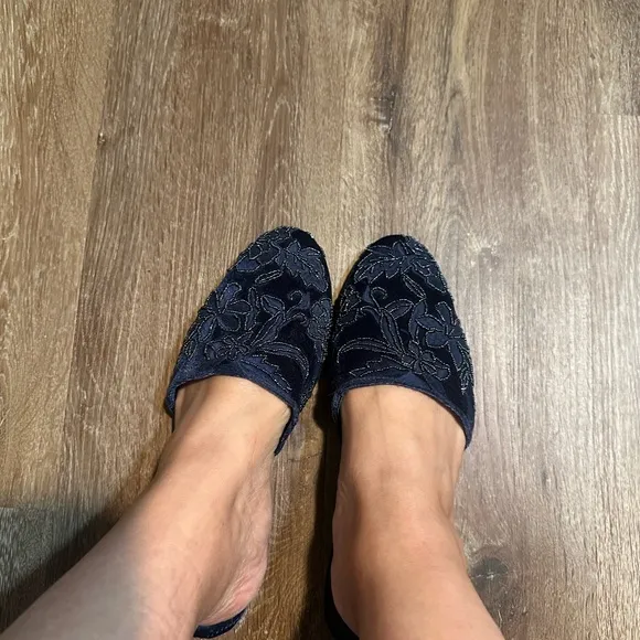 Birdies Women'sVelvet Beaded Navy Blue floral Embroidered mules woman size 9