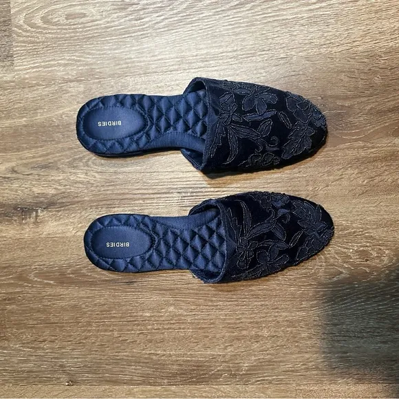 Birdies Women'sVelvet Beaded Navy Blue floral Embroidered mules woman size 9