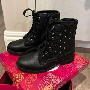 Black sparkly stone boots