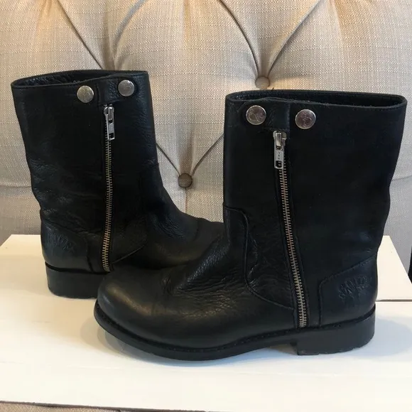 BLACKSTONE Vibram women’s Leather Boots.
