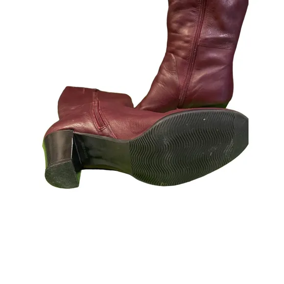 Bloomingdales Boots 7.5 Burgundy