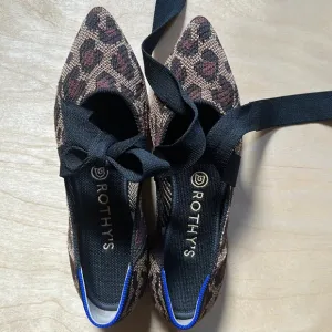 BNWOB Retired Wildcat Leopard Mary Jane Rothys Bow Tied Pointed Flats Si…