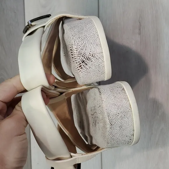 Born B.O.C. Womens Comfort Ankle Strap Flats Sandals Shoes sz 6M