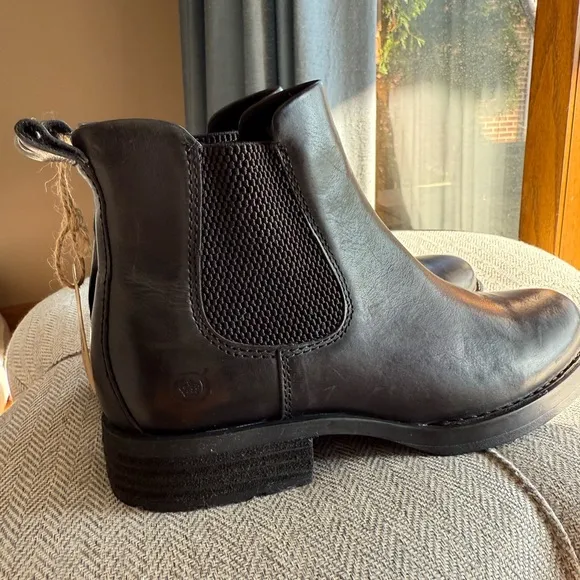 Born Cove Chelsea Boots
