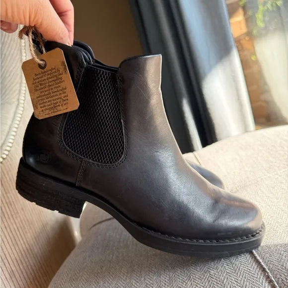 Born Cove Chelsea Boots