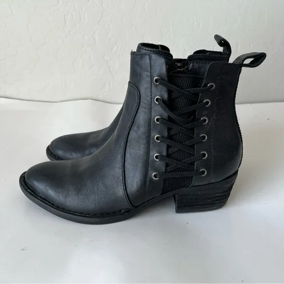 Born Dayle Leather Crisscross Detail Ankle Boots Black Size 7