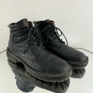 BORN Mens Black Leather Rawhide Lace Up Grunge Lug Sole Chukka Ankle Boots