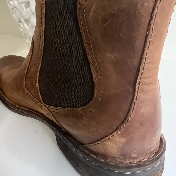 BORN Mens Brown Leather/ boots size 11