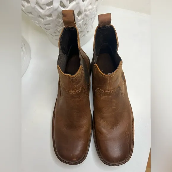 BORN Mens Brown Leather/ boots size 11
