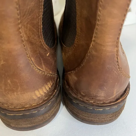 BORN Mens Brown Leather/ boots size 11