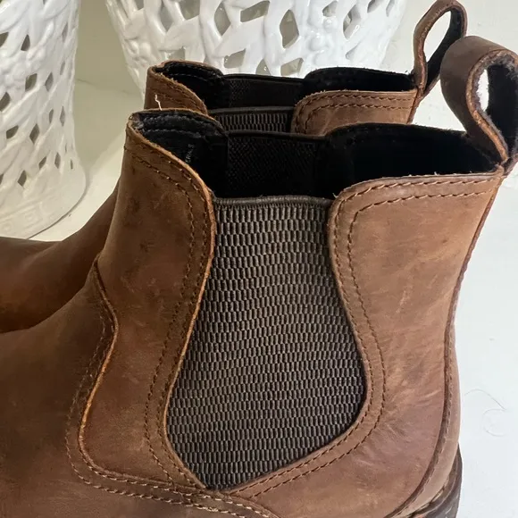 BORN Mens Brown Leather/ boots size 11