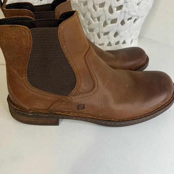 BORN Mens Brown Leather/ boots size 11
