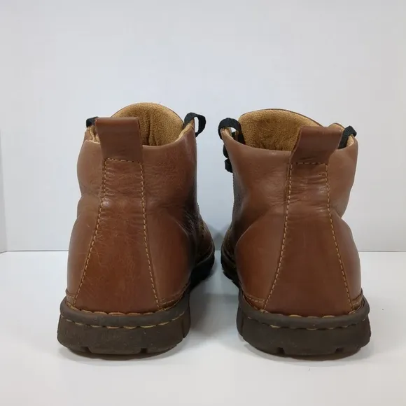 Born Men's leather Jax Brown lace up boots , size 10.5