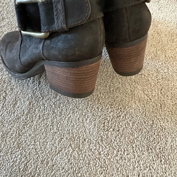 Born Women's Loreza Suede Rustic boots in Chocolate