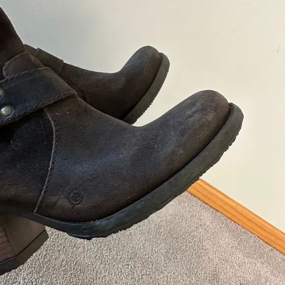 Born Women's Loreza Suede Rustic boots in Chocolate