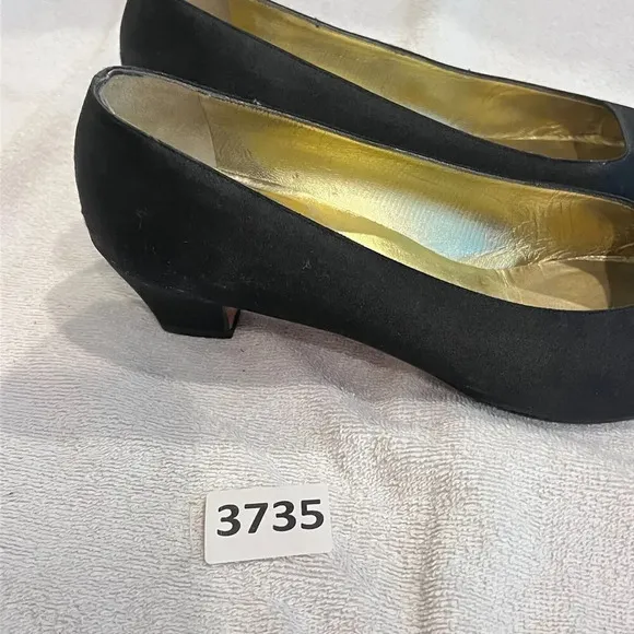 Bottega Veneta Womens Black Pump Shoes 9 B Pointed Toe Block Heel Classic Formal