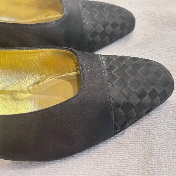 Bottega Veneta Womens Black Pump Shoes 9 B Pointed Toe Block Heel Classic Formal